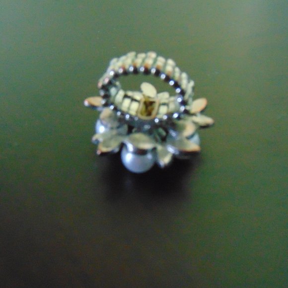 Costume jewelry- flower ring - Picture 7 of 11